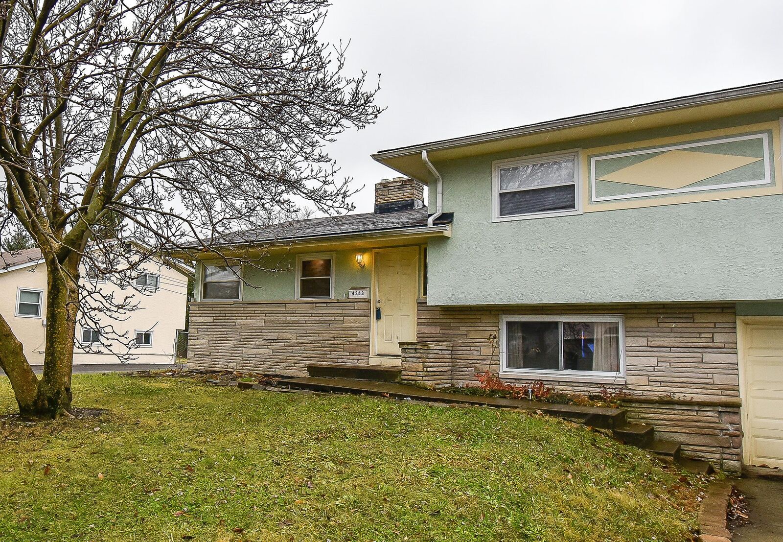 Property Photo:  4363 E Mound Street  OH 43227 