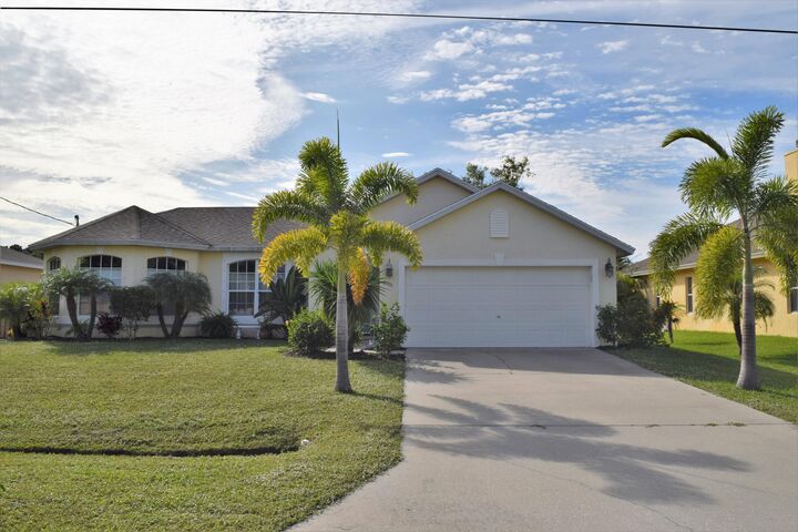 2201 SE Heathwood Circle  Port Saint Lucie FL 34952 photo