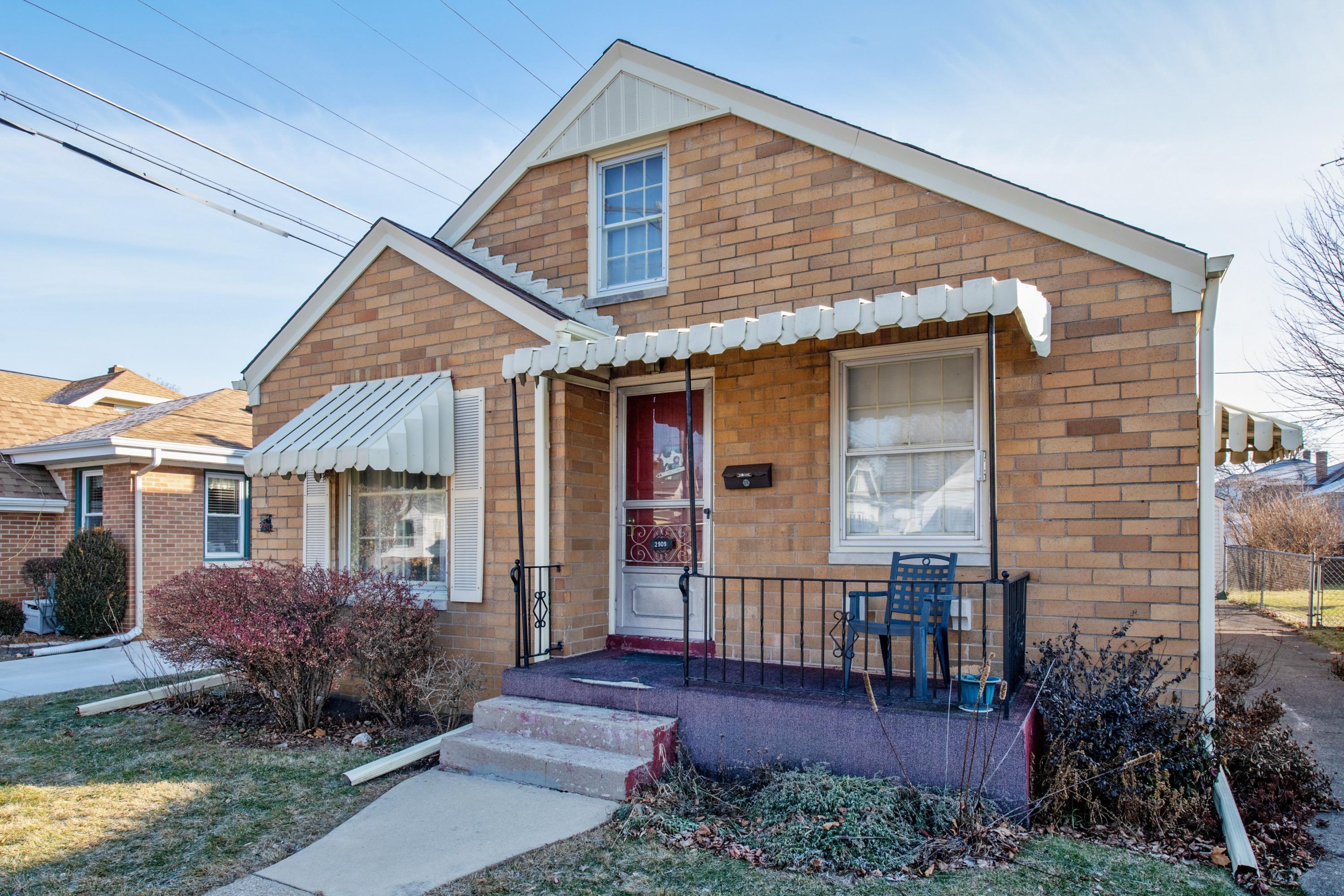 Property Photo: 2909 Geneva St WI 53402
