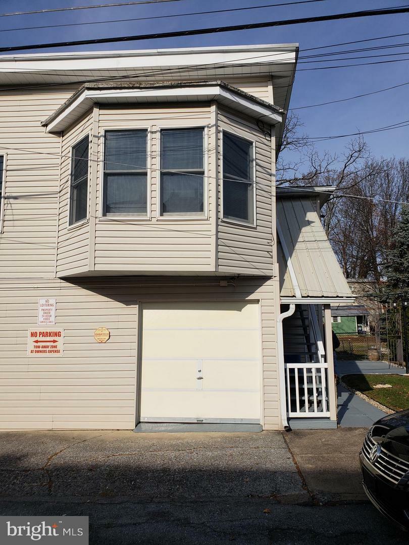 Property Photo:  6 W Green Street  PA 17055 