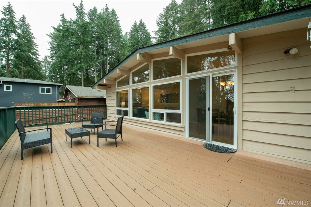 Property Photo:  19532 12th Ave NE  WA 98155 