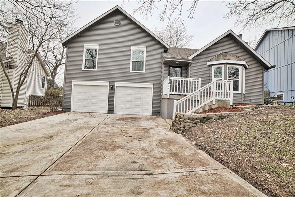 Property Photo:  13217 S Foxridge Drive  KS 66062 