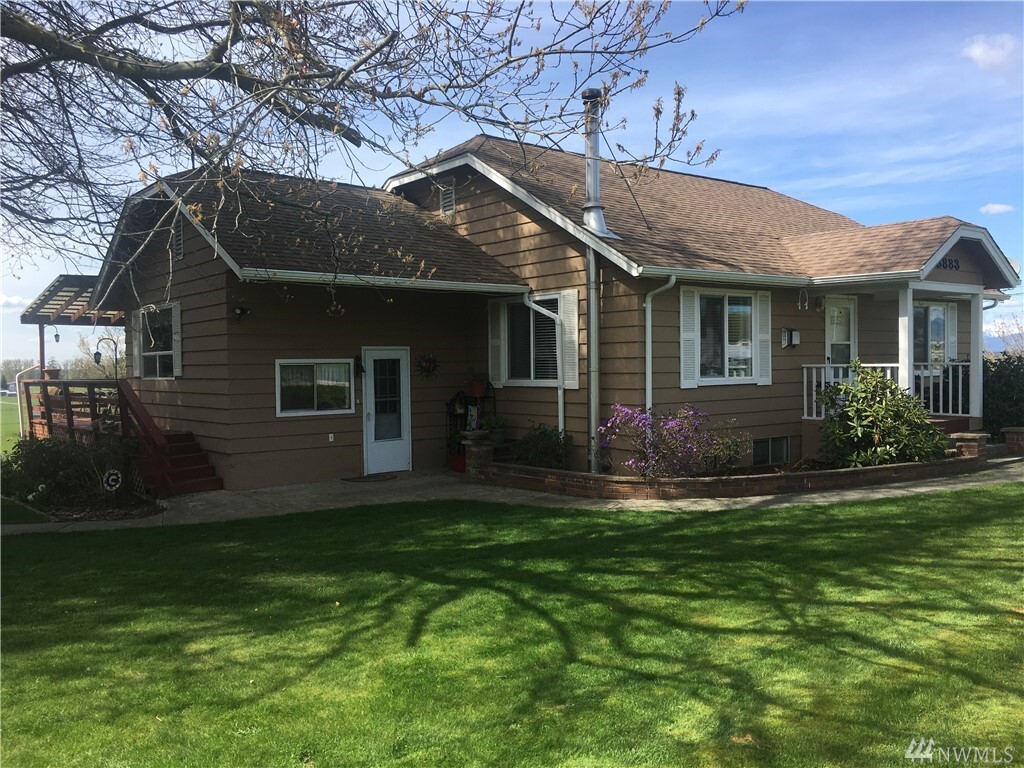 Property Photo: 8883 N Pass Rd WA 98295