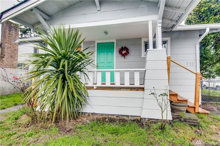 Property Photo:  717  Naval Avenue  WA 98312 
