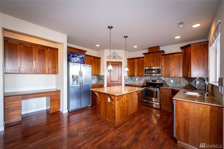 Property Photo:  6109 Alexander Ave SE  WA 98092 