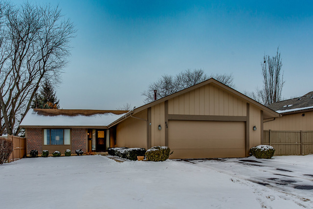 Property Photo: 533 Bryce Trail IL 60172
