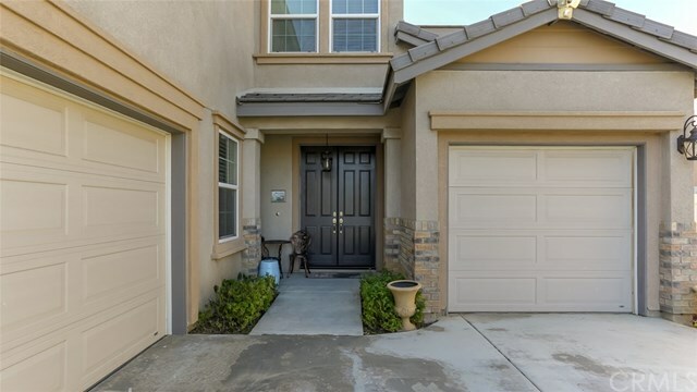 Property Photo:  1882 Blue Spruce Court  CA 92571 