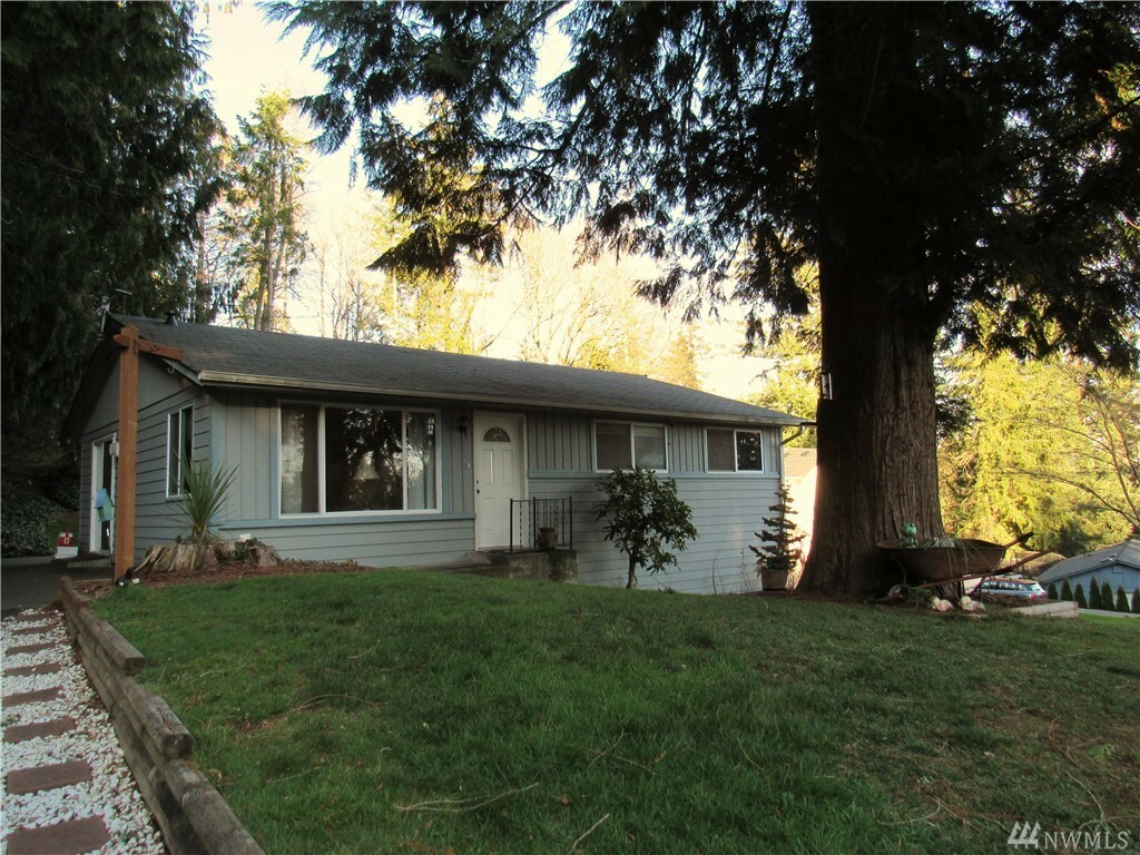 Property Photo:  8131 71st Place SE  WA 98290 