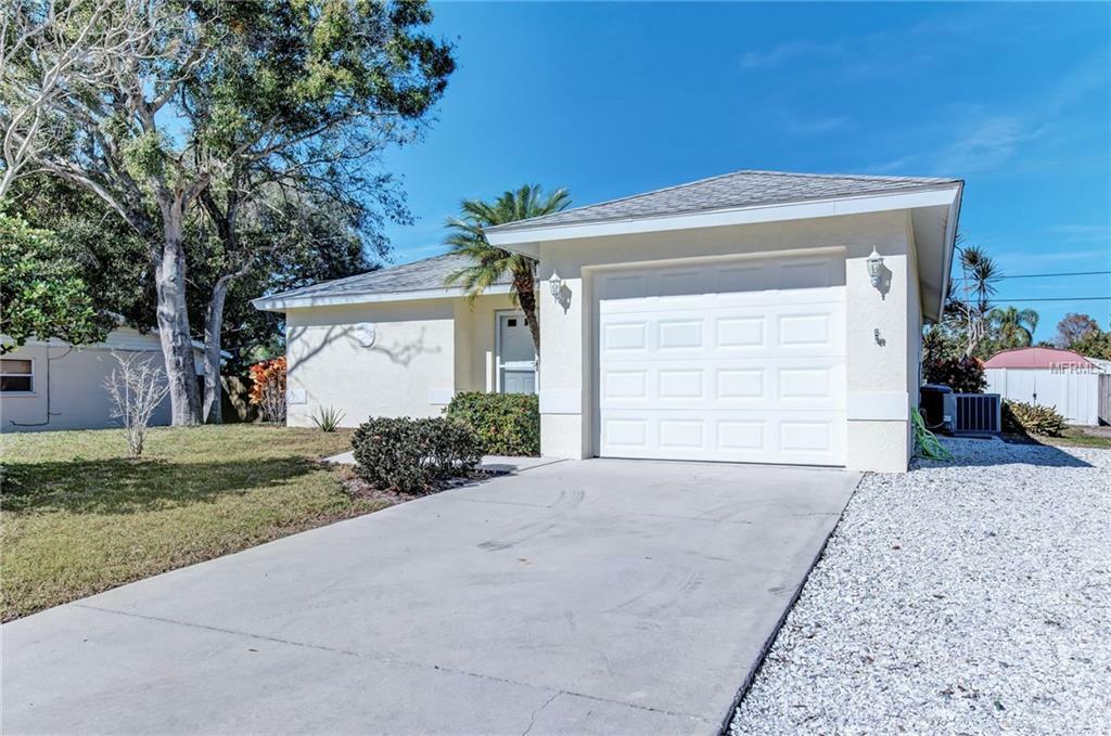 Property Photo:  208 Magnolia Road  FL 34293 