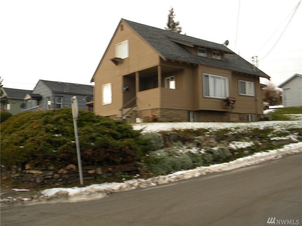 Property Photo: 1002 Monitor WA 98801