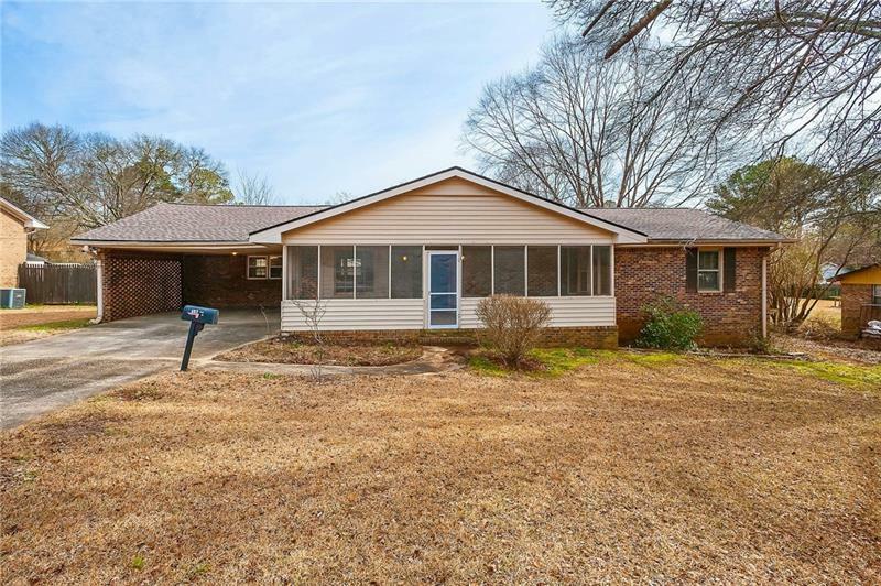 Property Photo: 10 Foster Drive 30263