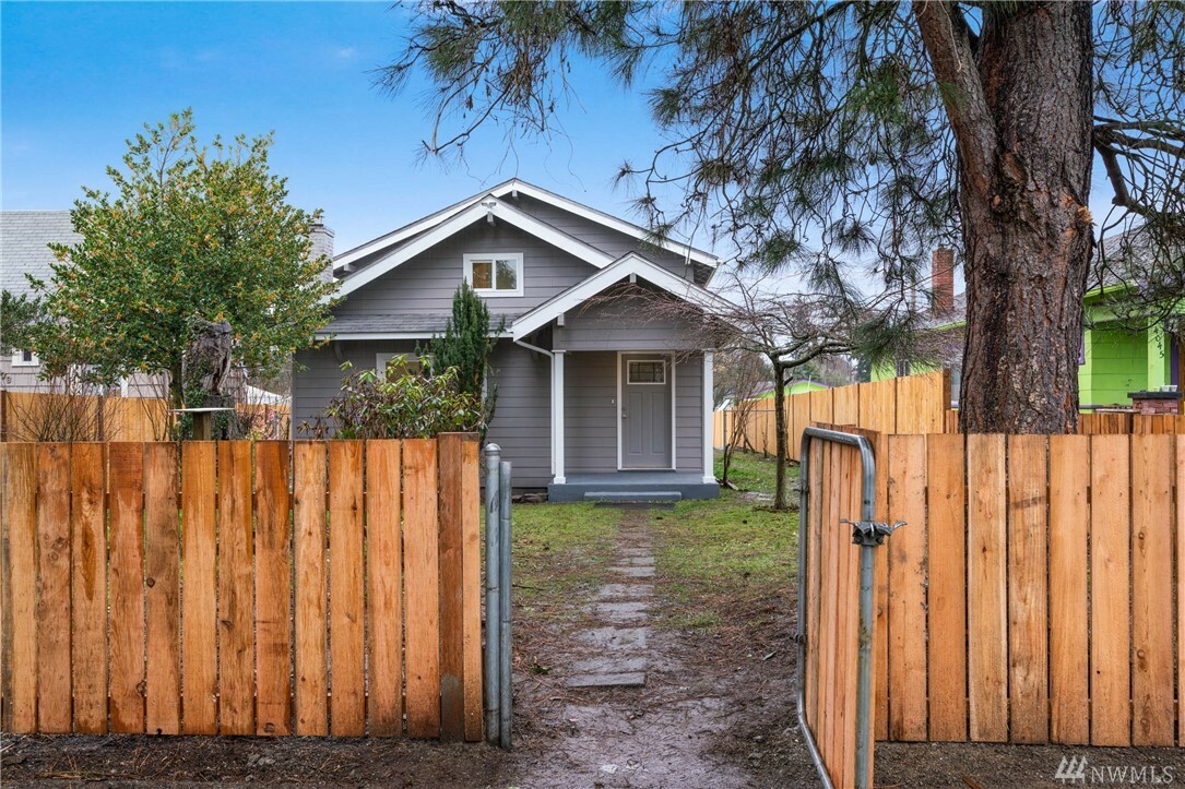 Property Photo:  4041 S D St  WA 98418 