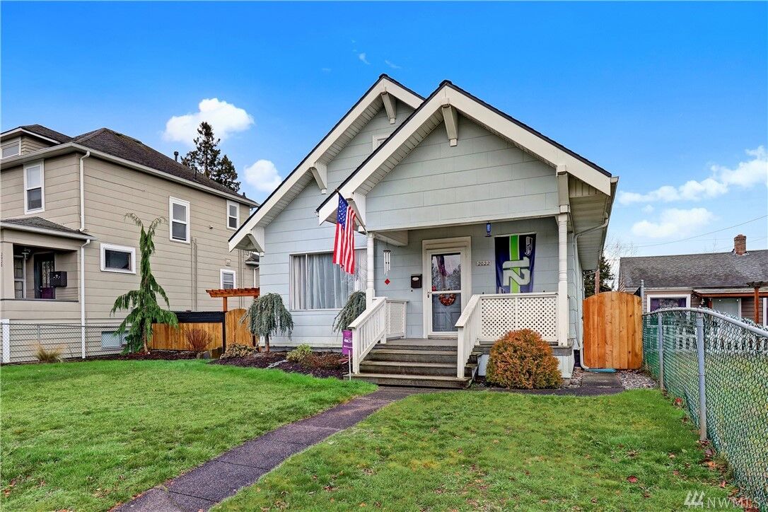 Property Photo:  2022 Rainier Ave  WA 98201 