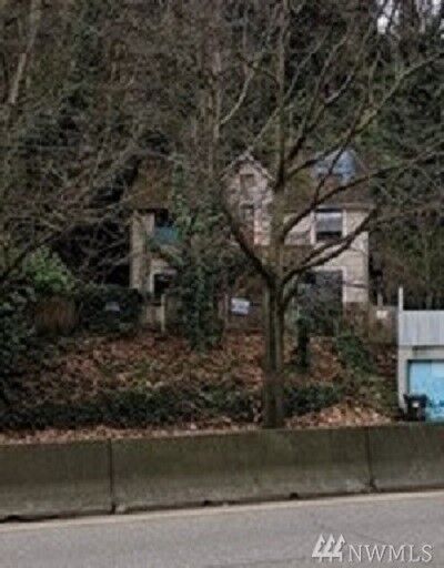 Property Photo:  2113 Aurora Ave N  WA 98109 