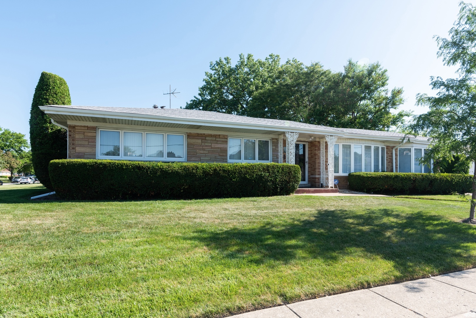 Property Photo: 4474 West Chase Avenue IL 60712