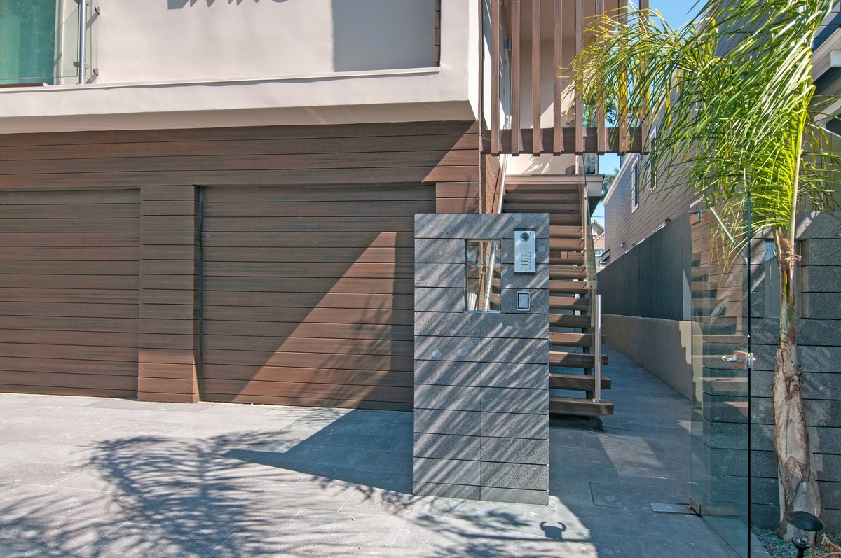 Property Photo: 455 Orange Ave A CA 92118