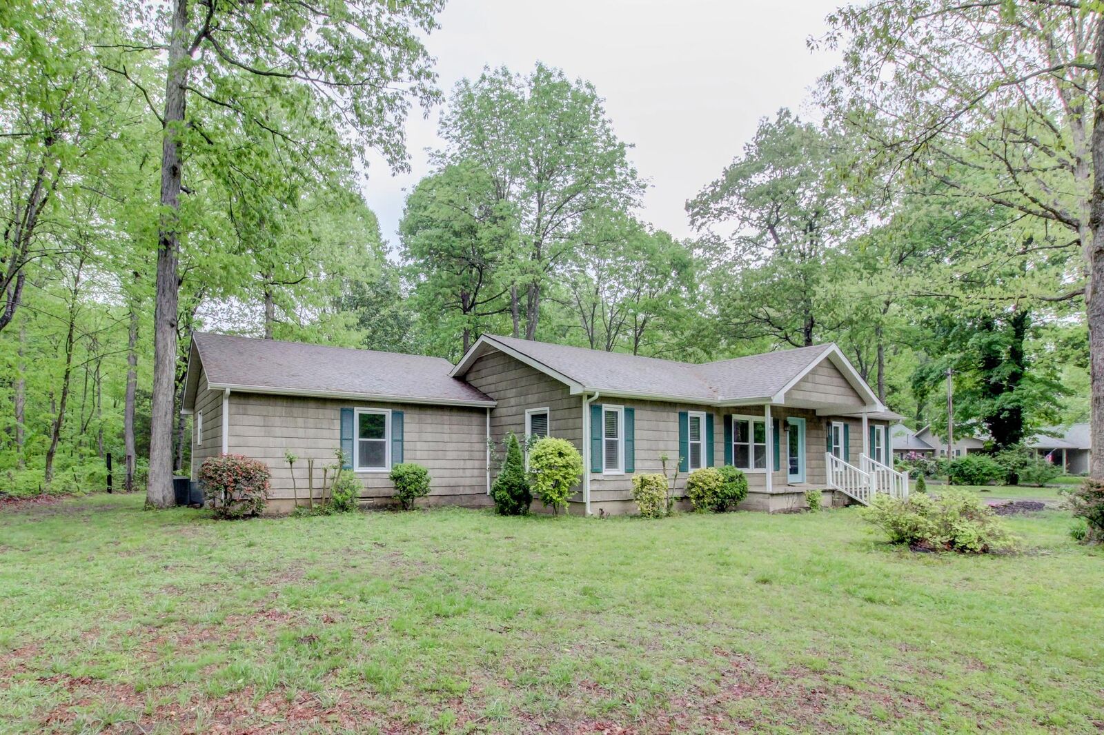 Property Photo: 751 York Rd TN 37042