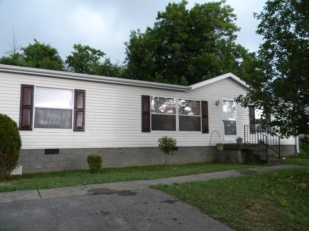 Property Photo: 413 Vine Ct TN 37087