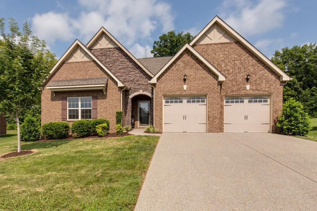 Property Photo: 535 Cloverhill Ln TN 37090