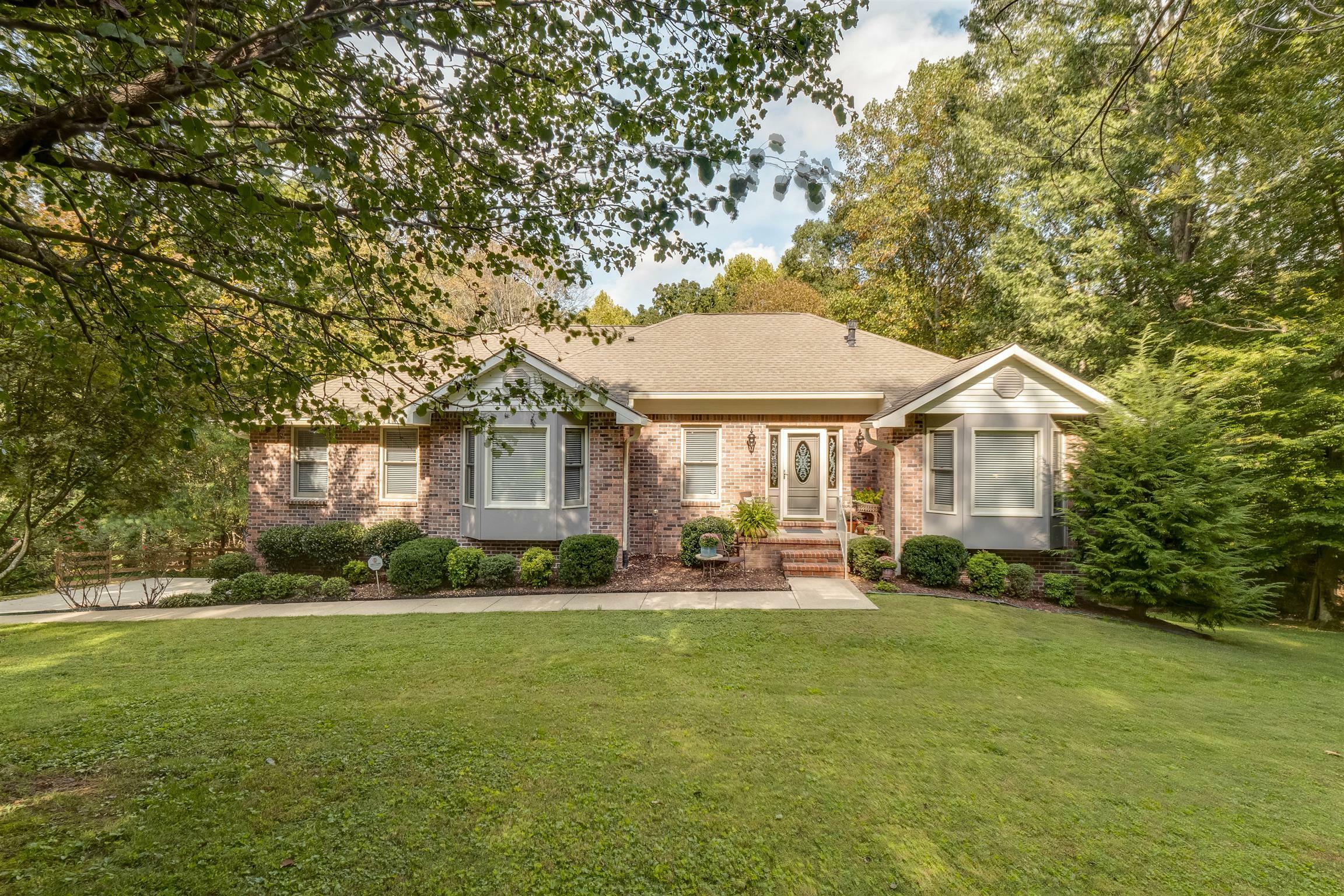 Property Photo:  1001 Red Oak Dr  TN 37073 