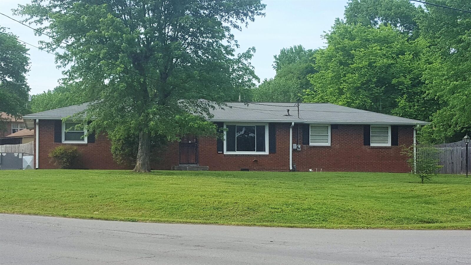 Property Photo:  201 Bonnalynn Dr  TN 37076 