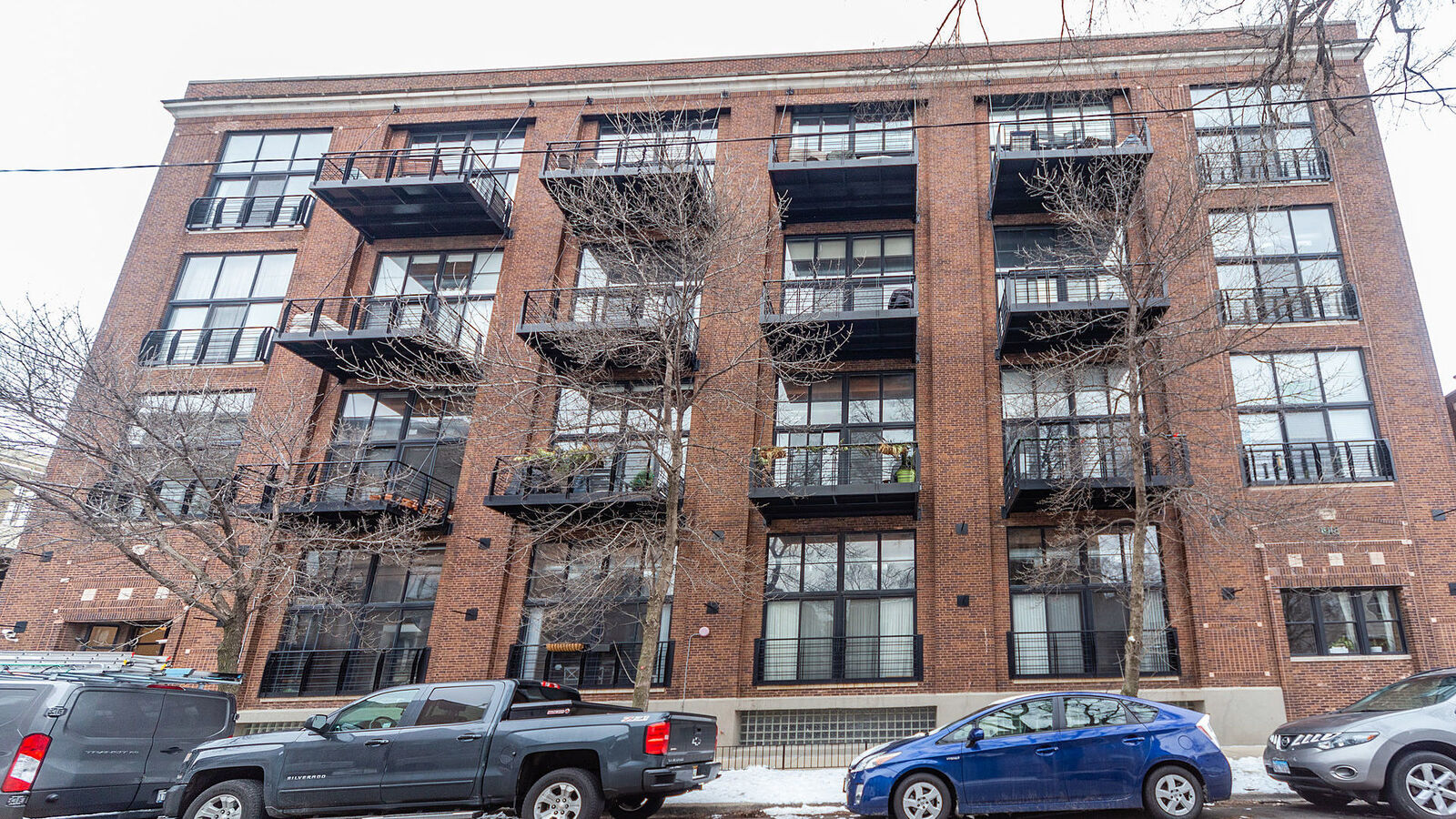 Property Photo:  1935 North Fairfield Avenue 401  IL 60647 