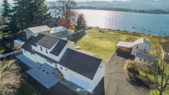 Property Photo:  92 E Sunny Sands Road  WA 98612 