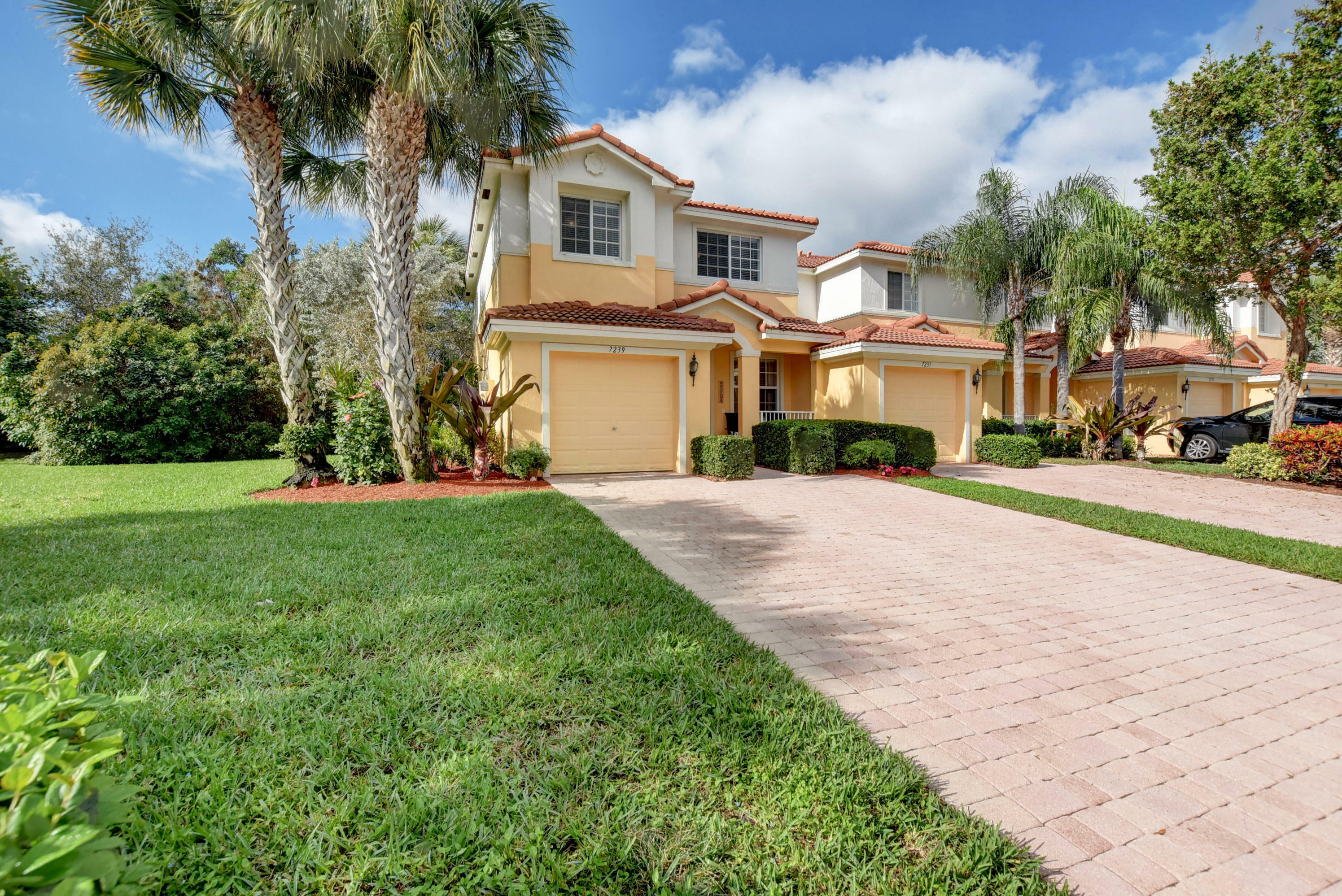 Property Photo:  7239 Briella Drive  FL 33437 