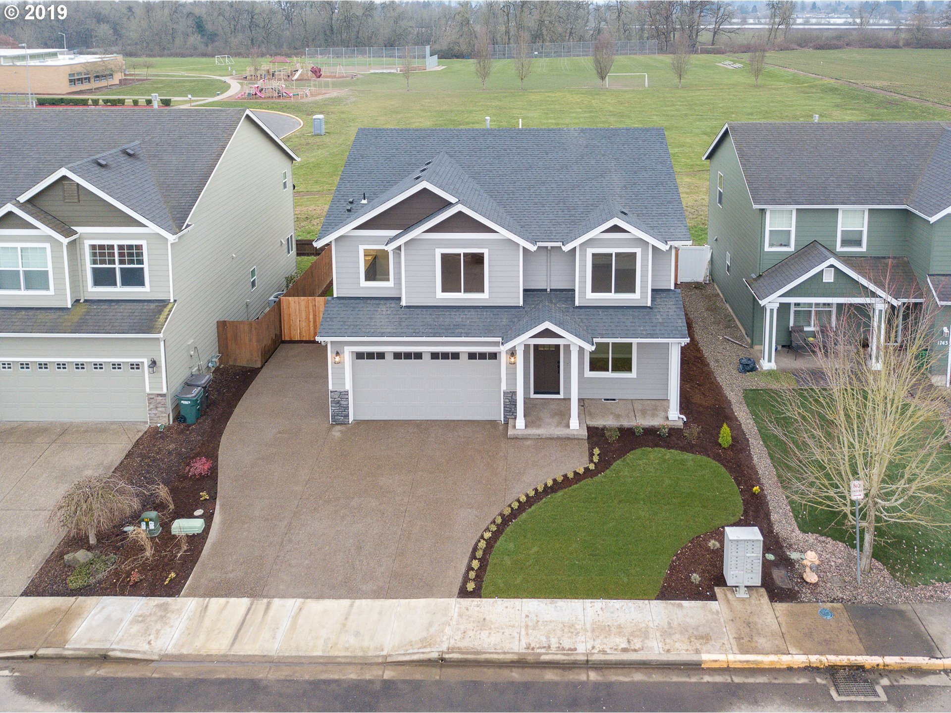 Property Photo: 1755 Parkmeadow Ave OR 97361