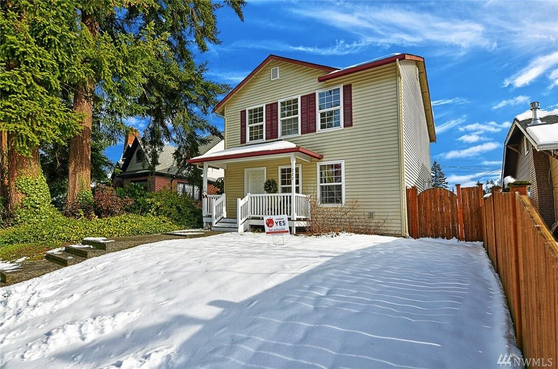 Property Photo:  227 S Macleod Ave  WA 98223 