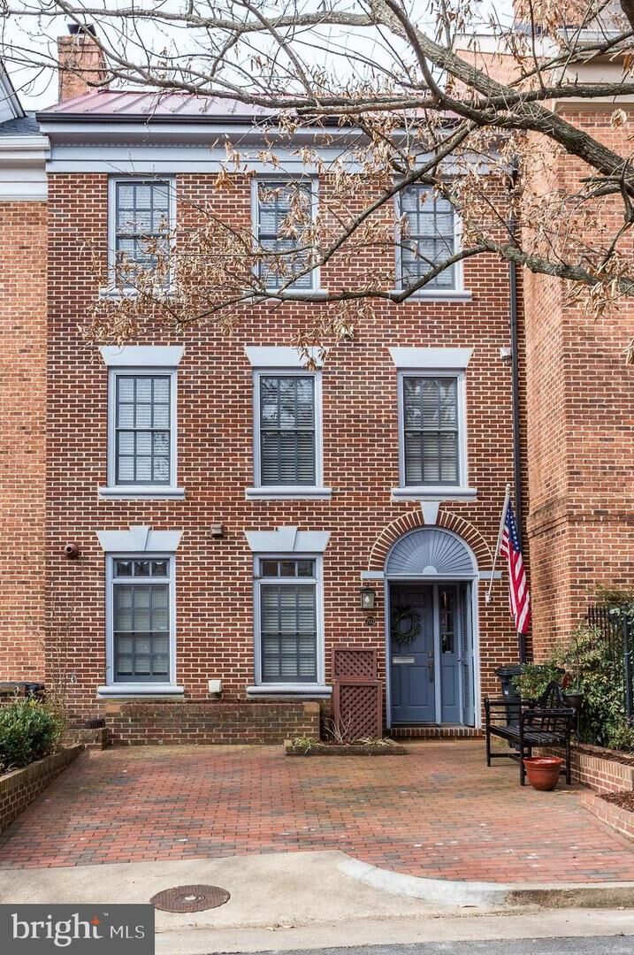 Property Photo: 703 Potomac Street VA 22314