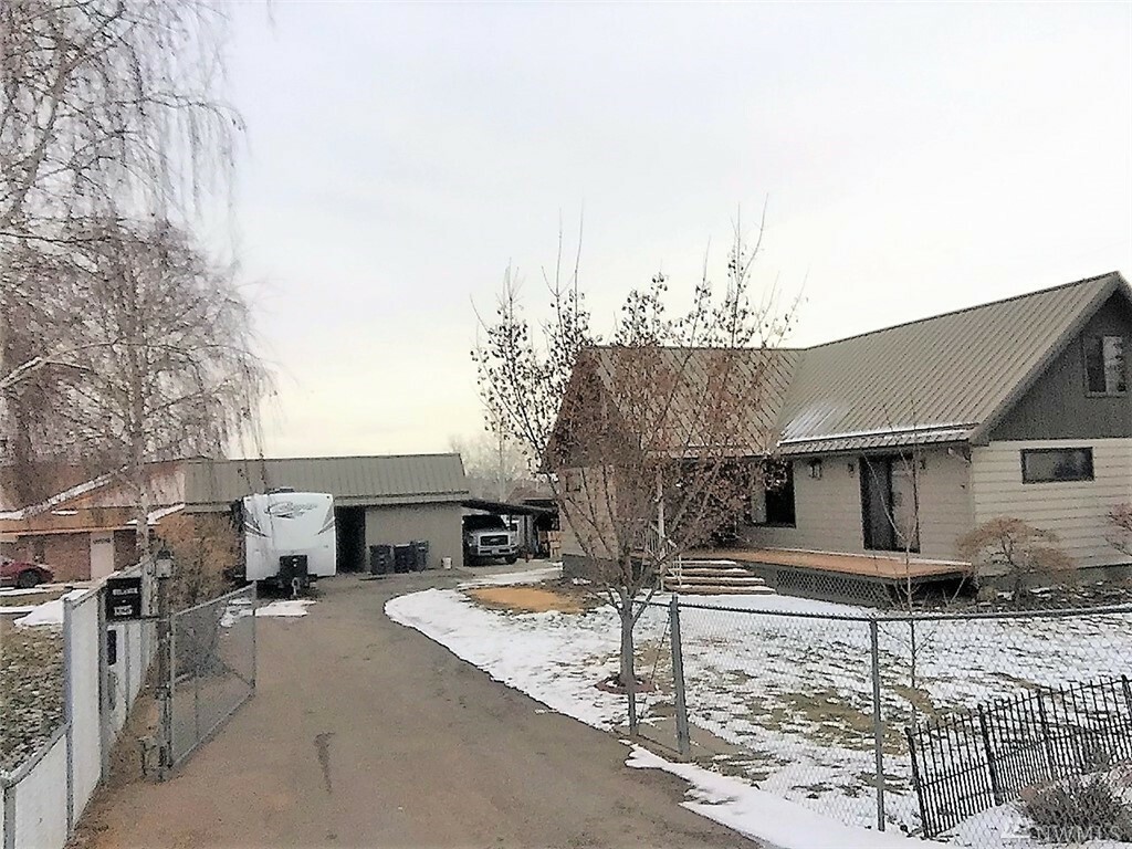 Property Photo: 1325 Methow St WA 98801