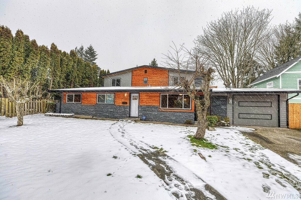 Property Photo: 12027 78th Ave S WA 98178