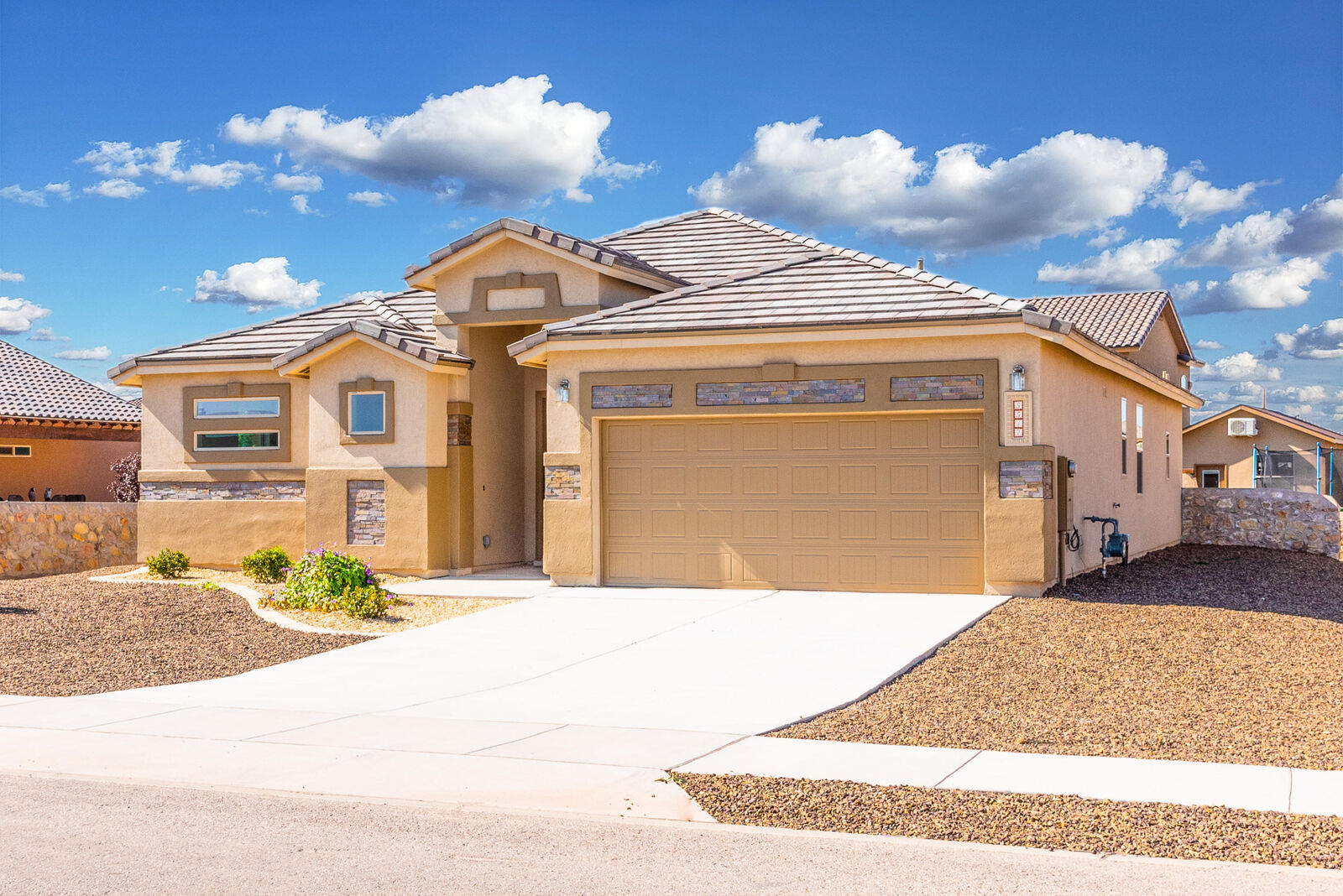 Property Photo: 7838 Enchanted Cliff Drive TX 79911