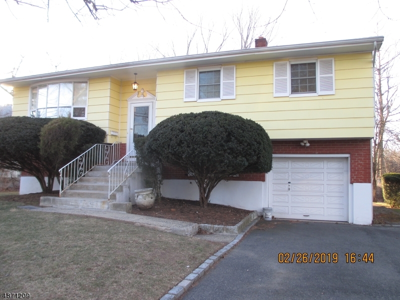 Property Photo:  6 Crestmont Rd  NJ 07052 