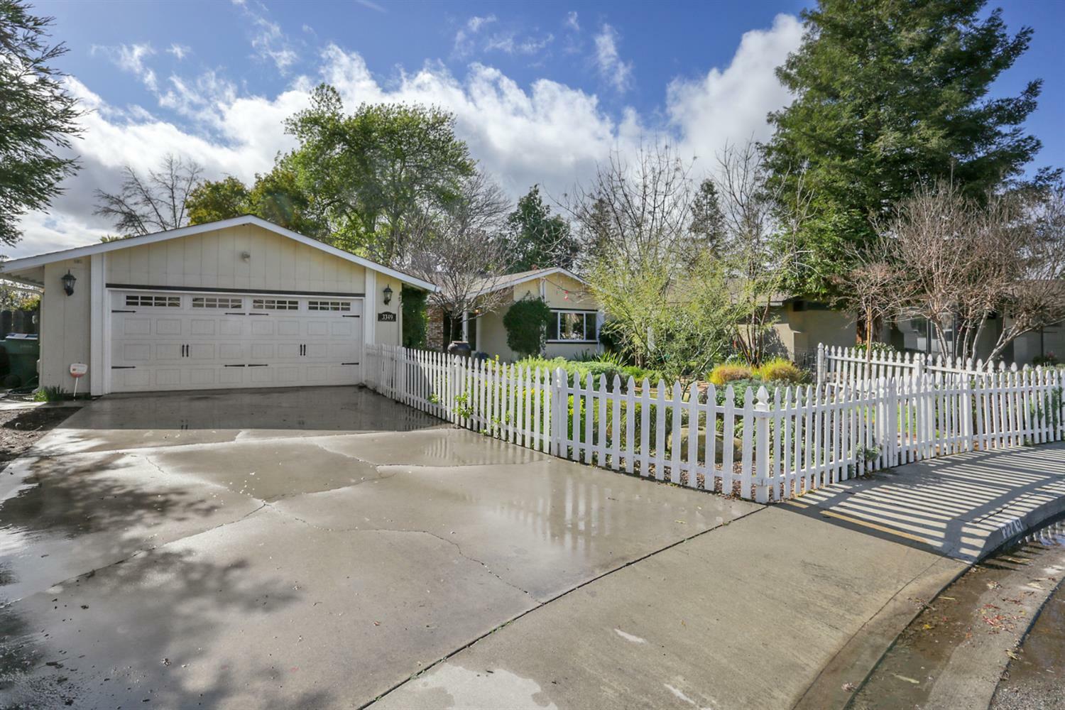 Property Photo:  3349 W Country Avenue  CA 93277 