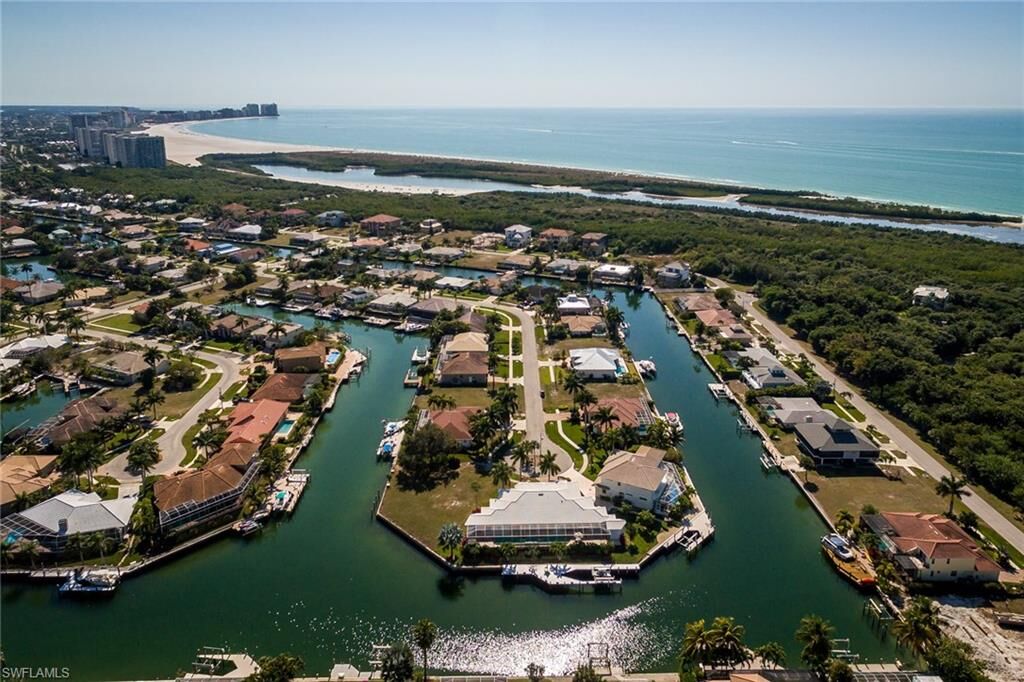 Property Photo:  305 Henderson Ct  FL 34145 