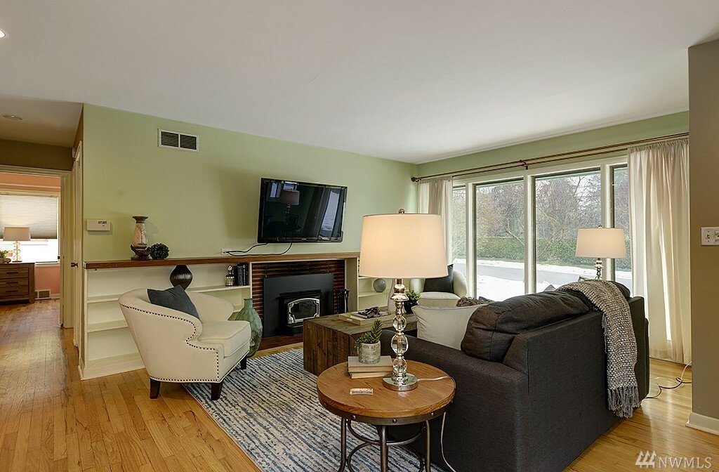 Property Photo:  15037 27th Ave NE  WA 98155 