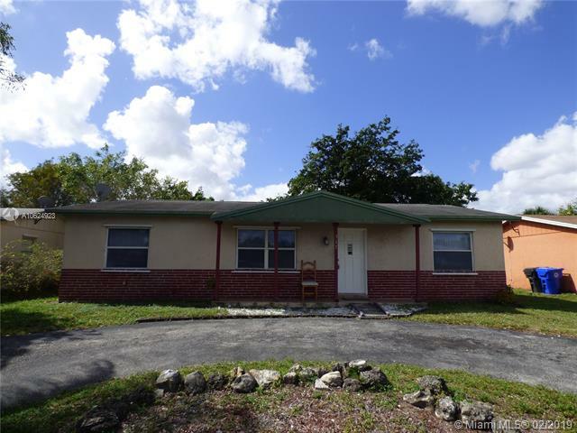 Property Photo: 317 SW 76th Ter FL 33068