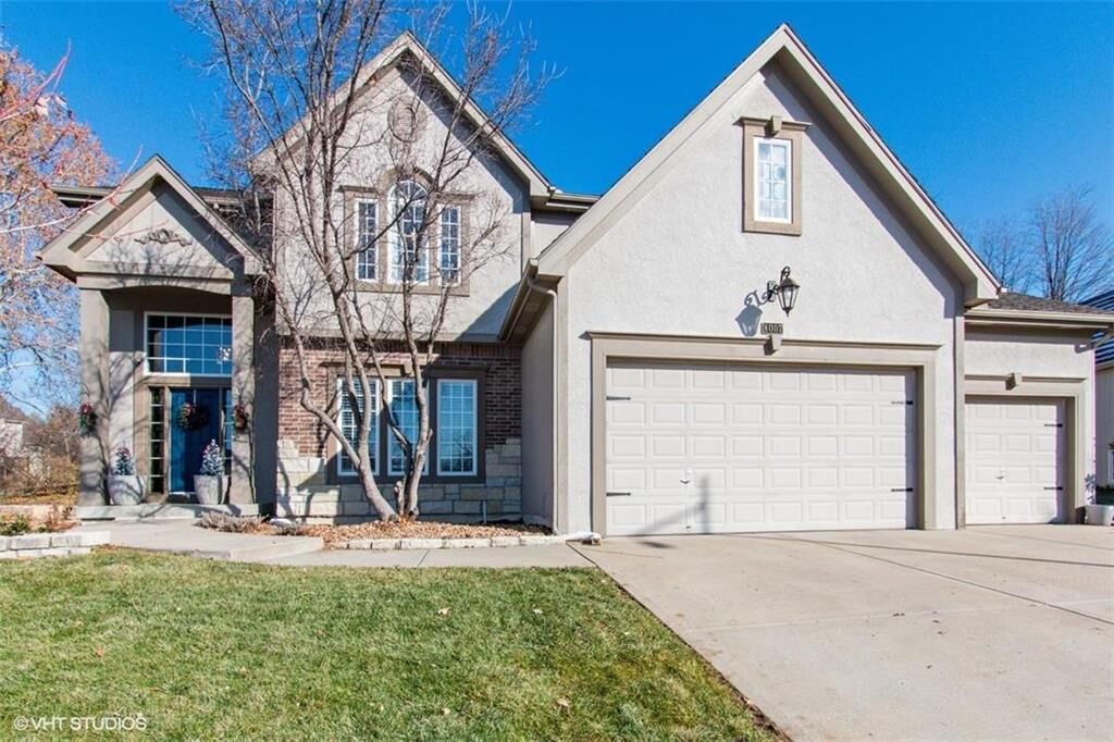 Property Photo: 8007 Forest Park Drive MO 64152