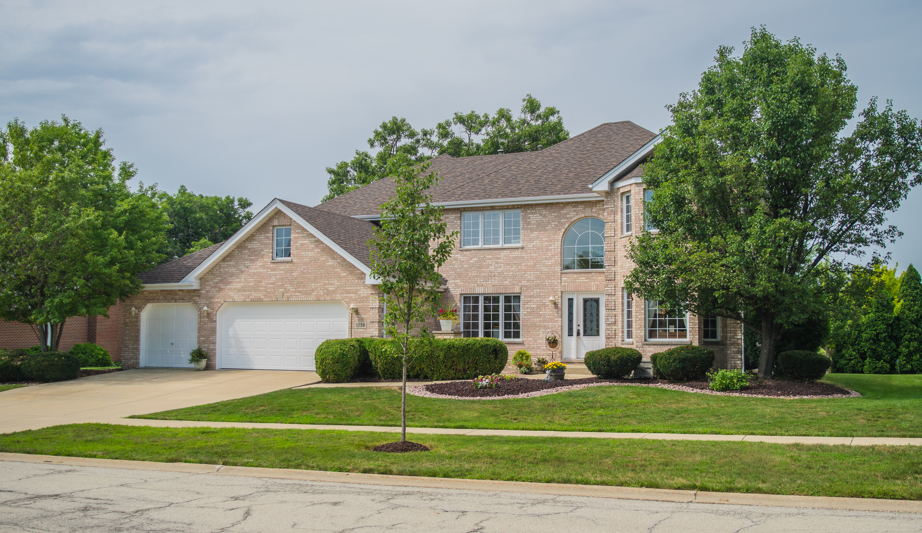 Property Photo:  1239 Abbey Oaks Drive  IL 60439 