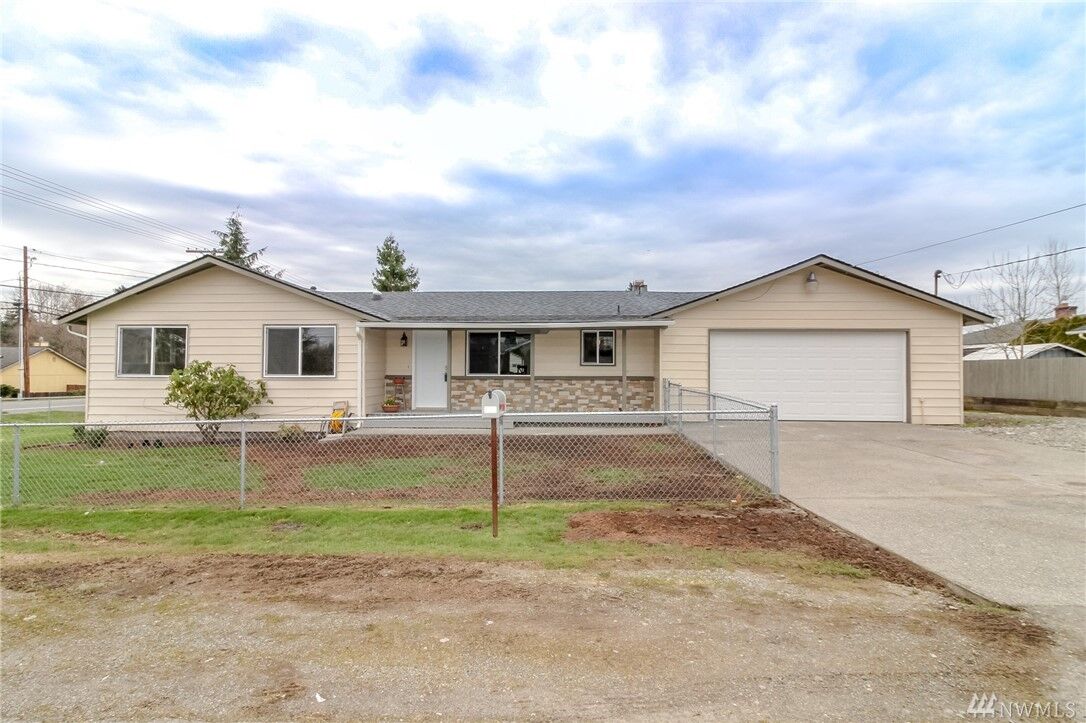 Property Photo:  1517 S 245th St  WA 98198 