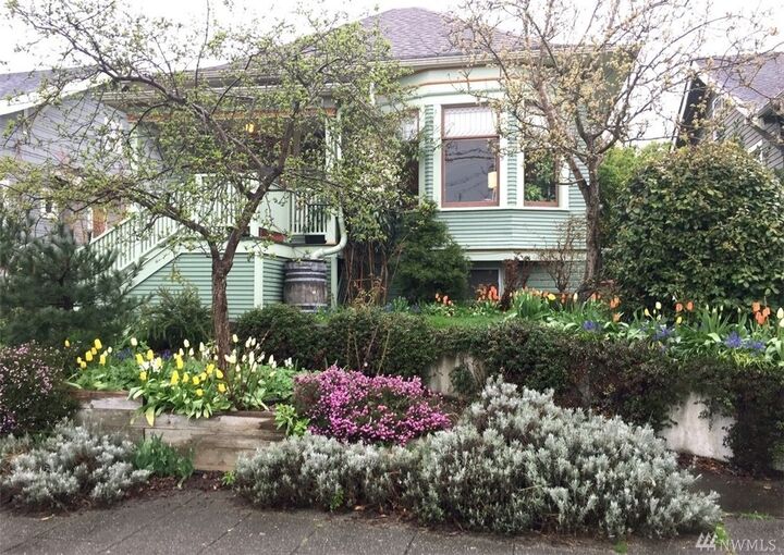 Property Photo:  2602 9th Ave W  WA 98119 