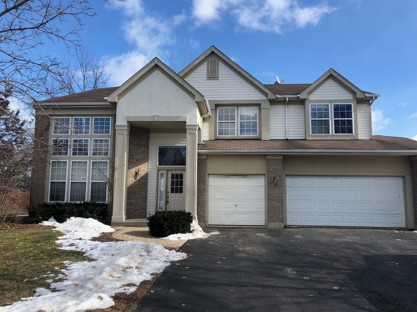 Property Photo: 14472 Twin Lakes Court IL 60048