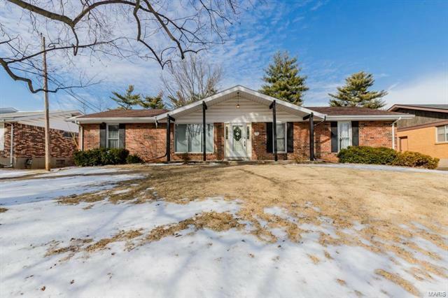 Property Photo: 5825 Oak Branch Drive 63128