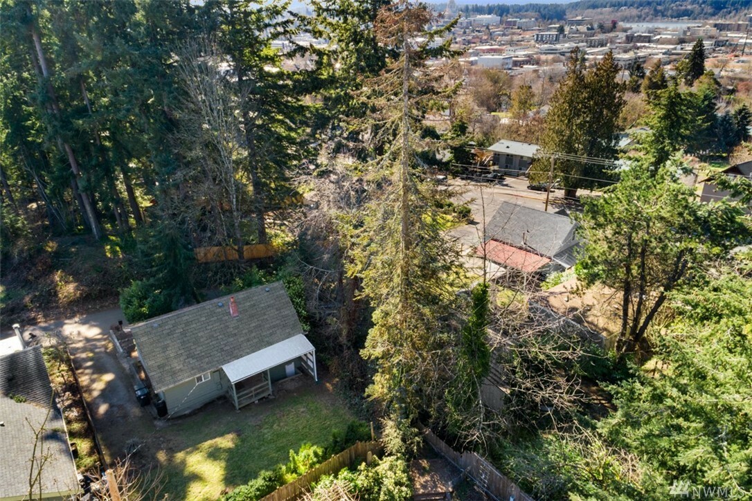 Property Photo:  1218 NE Thurston Ave  WA 98506 