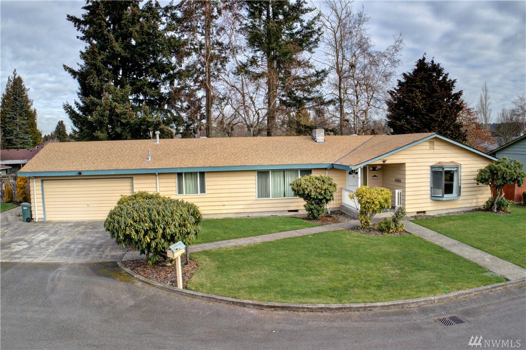 Property Photo:  1821 11th Ave NW  WA 98371 