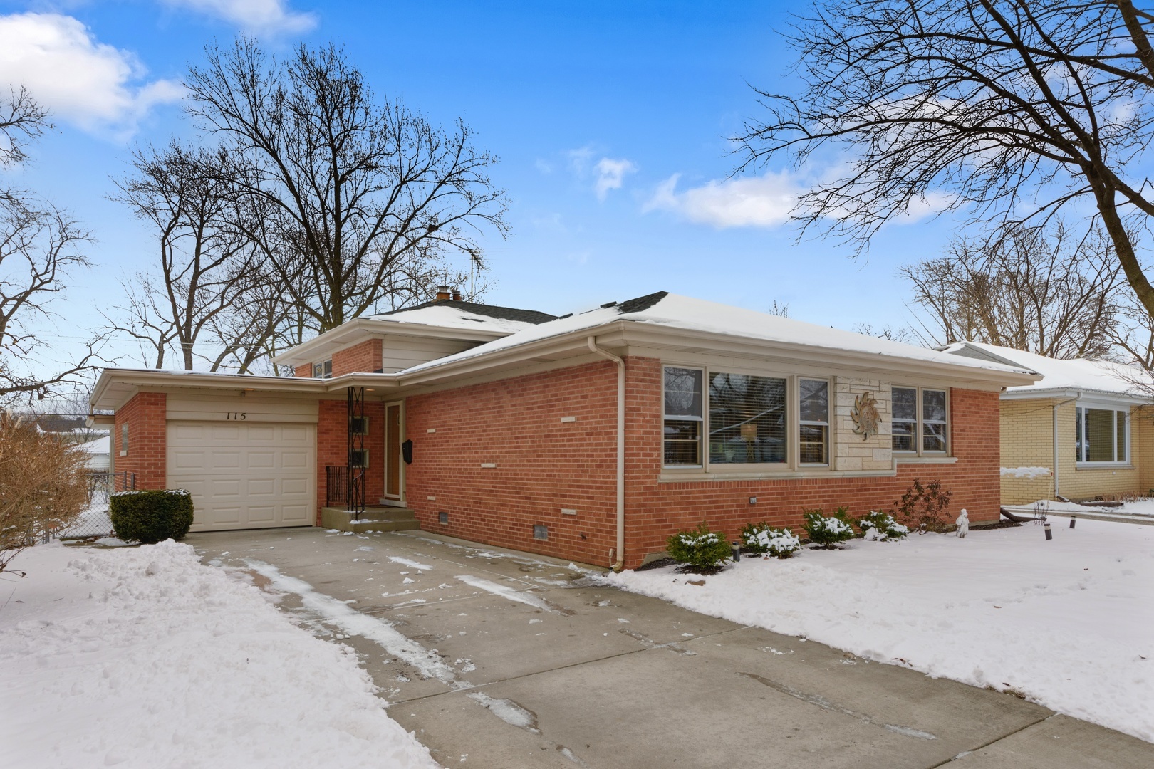 Property Photo:  115 N Elmhurst Avenue  IL 60056 