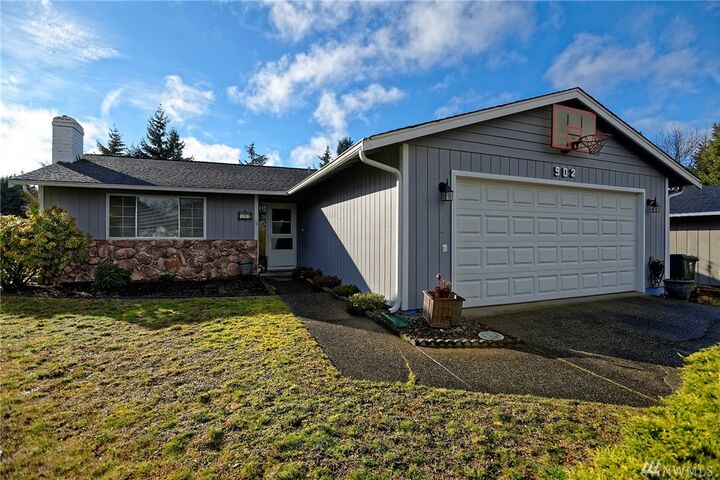 Property Photo:  902 N Winnifred St  WA 98406 