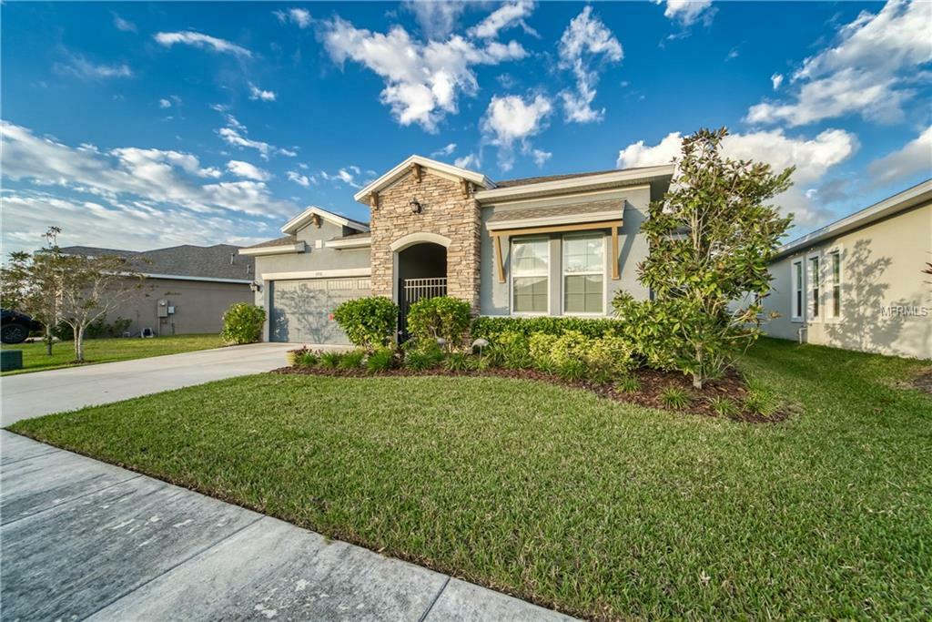 Property Photo: 6918 Crestpoint Drive FL 33572
